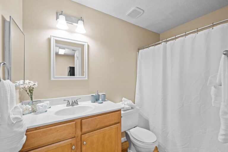 Monthly rental bathroom.